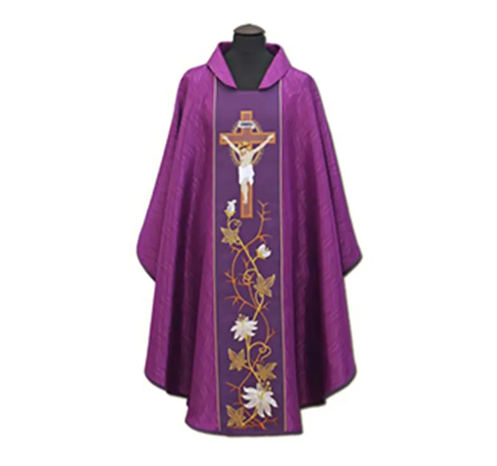 Casulla de sacerdote bordada