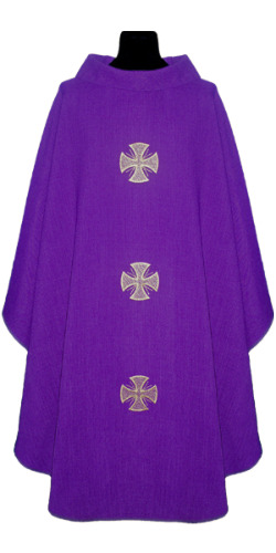 Casulla morada tres cruces