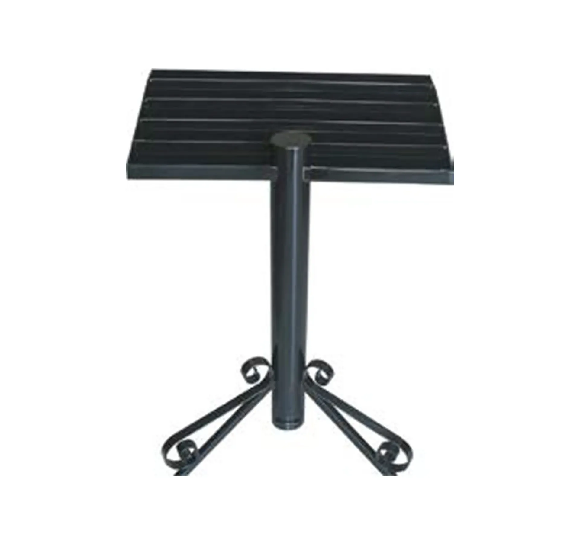 Candelabro de ferro forjado com filigrana