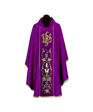 Casulla morada damasco JHS