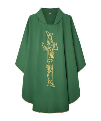 Casulla de sacerdote verde bordada en dorado