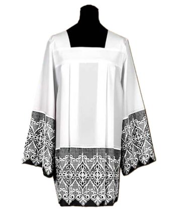 Roquete sacerdote puntilla