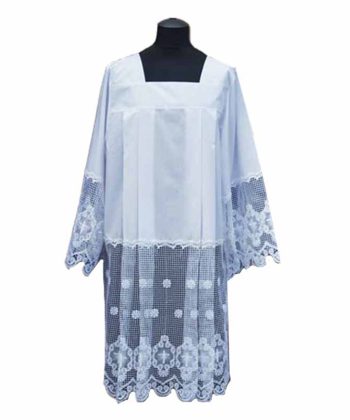 Roquete sacerdote puntilla