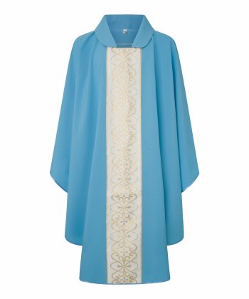 Casulla celeste con patrón dorado